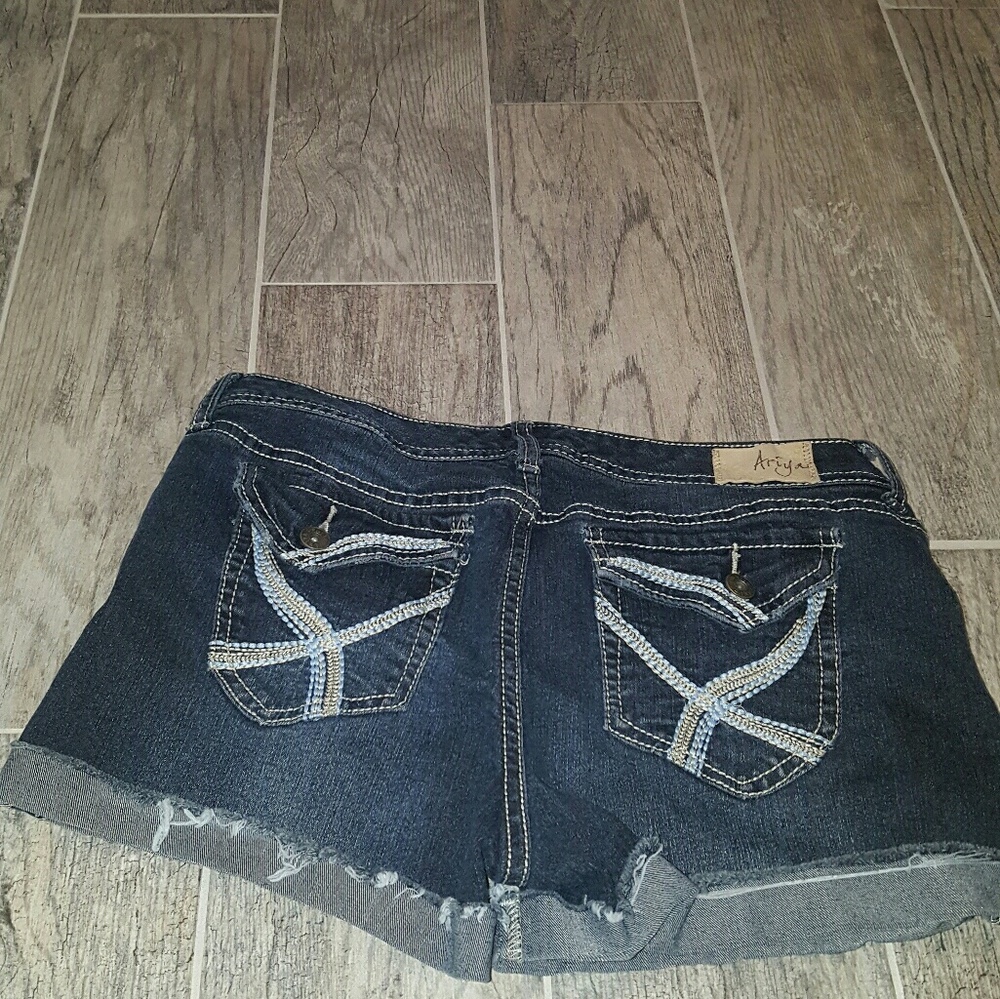 Shorts - Picture 2 of 3