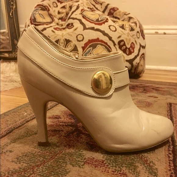 4-5 inch vintage heels. Valuable shoes. - Picture 3 of 3