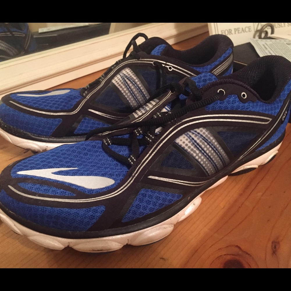 Brooks Men Athletic Shoe size 11