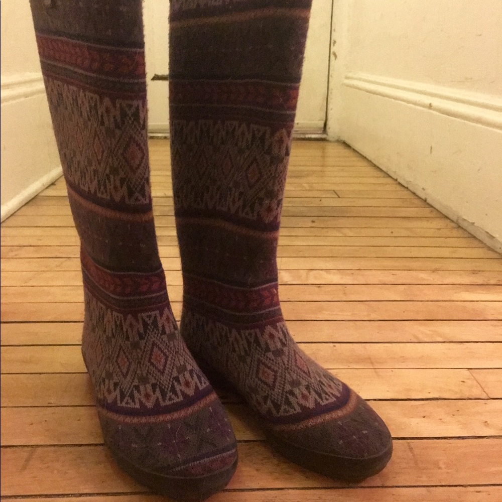 Minnetonka rain boots