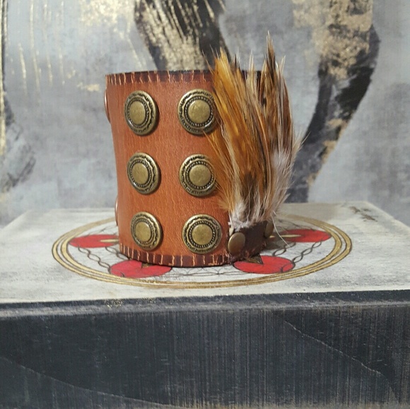 🚫🚫SOLD🚫🚫NEW! HAND MADE LEATHER WRIST CUFF - Picture 4 of 5