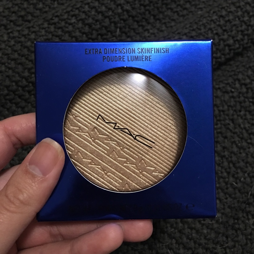 LTD. EDITION MAC "Oh, Darling" highlighter