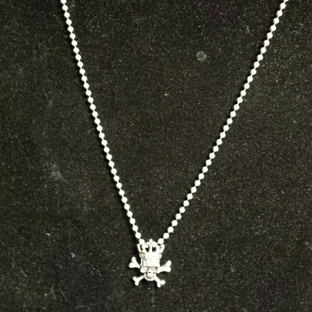 NWOT "QUEEN SKULLY!" Necklace