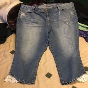 Torrid skinny capris jeans with crocheted sides