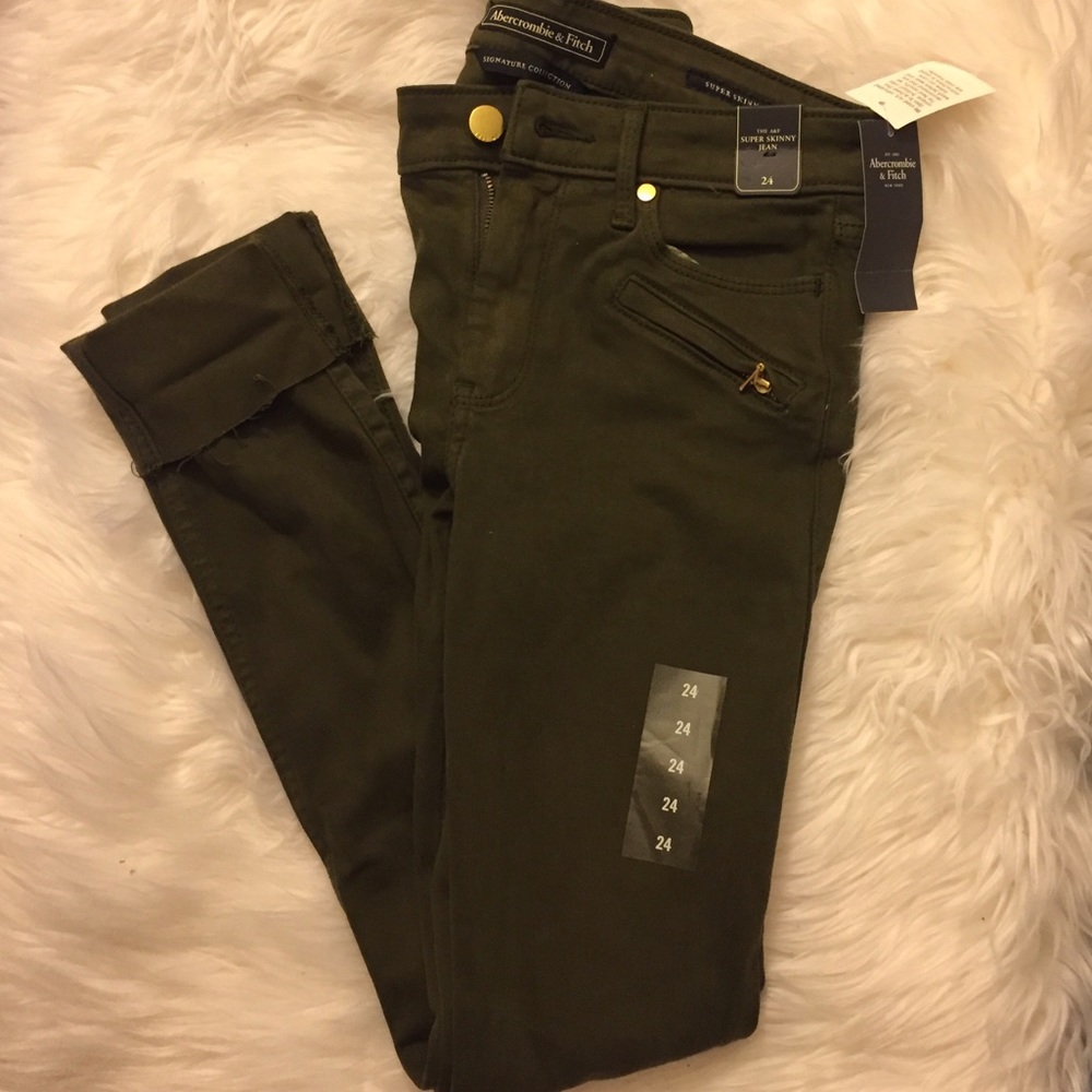 NWT Olive color super skinny jeans