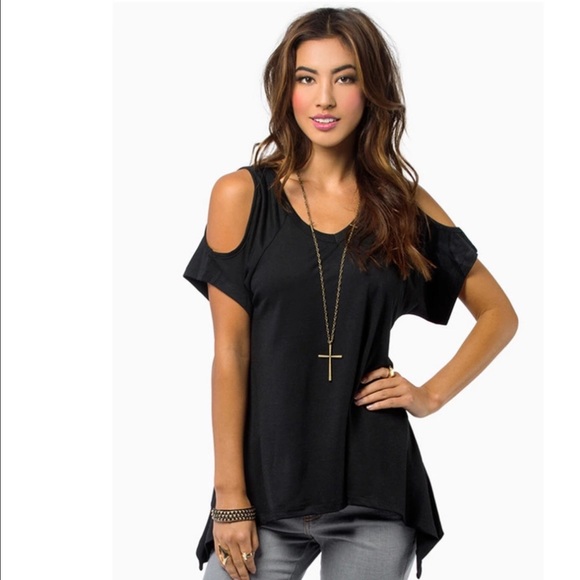 Cold Shoulder Top. (Sz. M-3X) - Picture 3 of 6