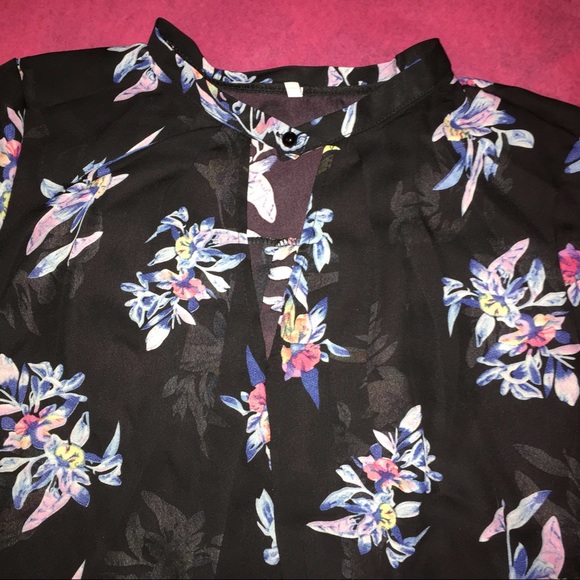 Floral Keyhole (sz M-2X) - Picture 6 of 8