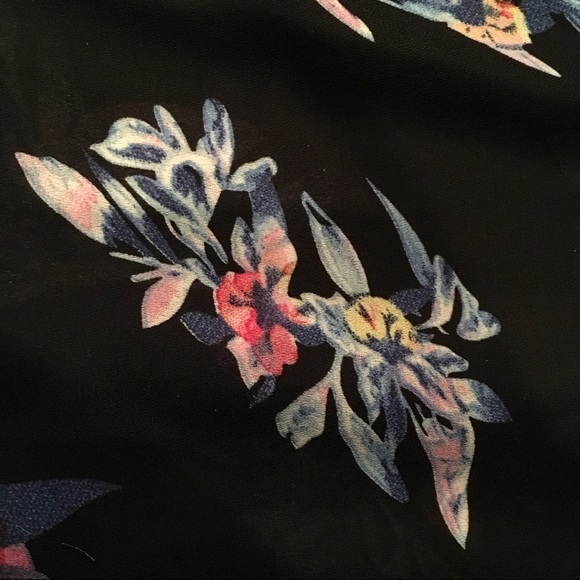 Floral Keyhole (sz M-2X) - Picture 7 of 8