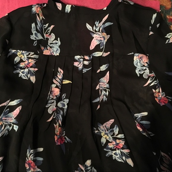 Floral Keyhole (sz M-2X) - Picture 8 of 8