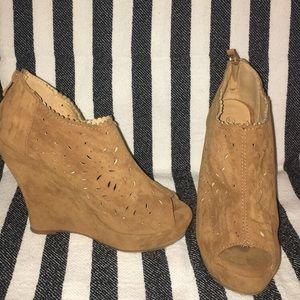 Cute Tan Wedges