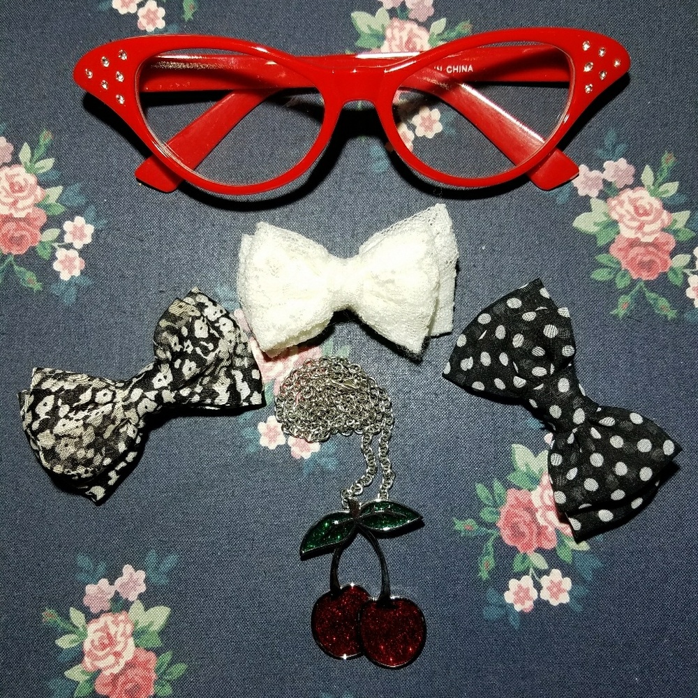 Pin Up Girl Accessory Lot