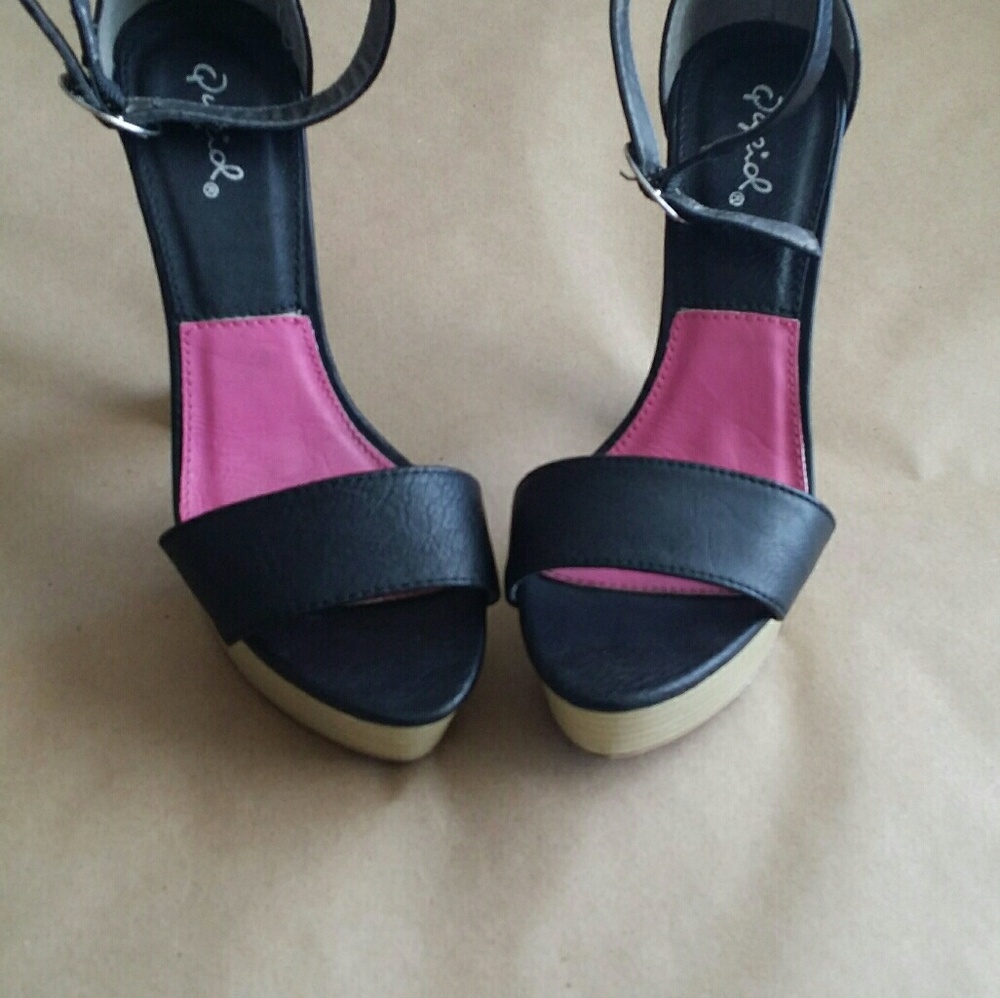 Black Platform High Sandal, Like New Condition