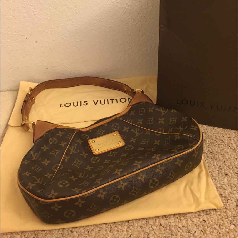 Authentic EUC Louis Vuitton Shoulder Bag