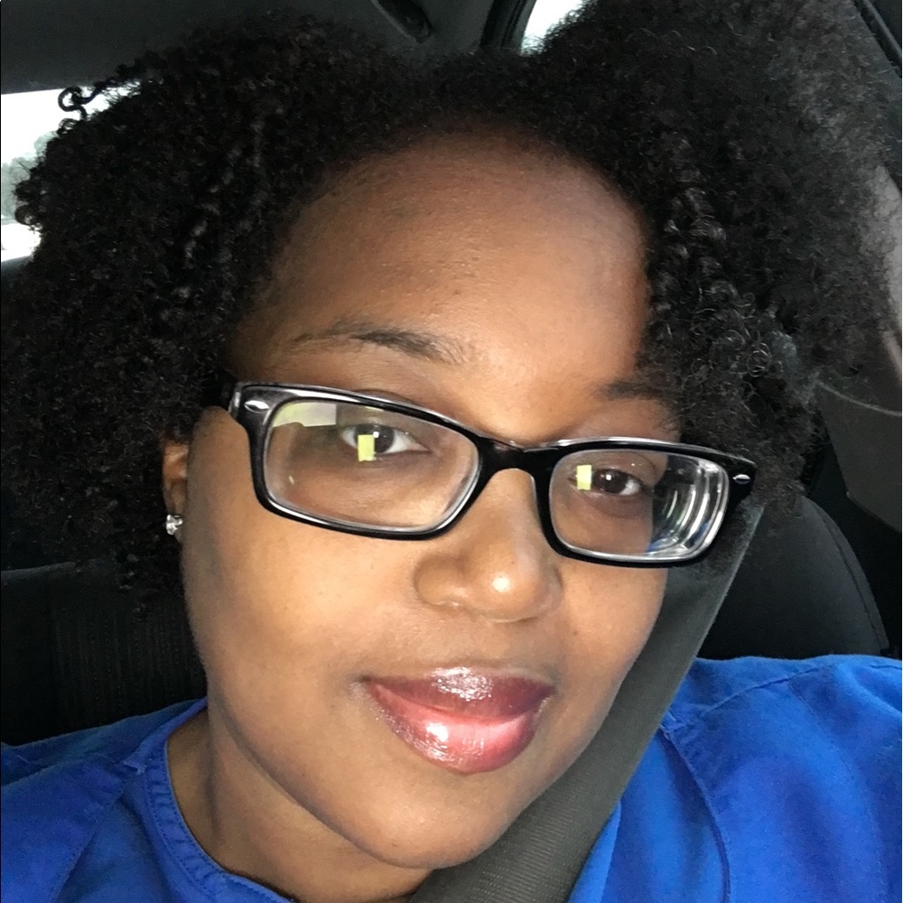 Meet your Posher, Yolanda