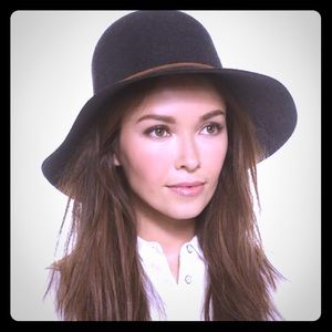 😍 NWT Rag & Bone Dunaway Hat