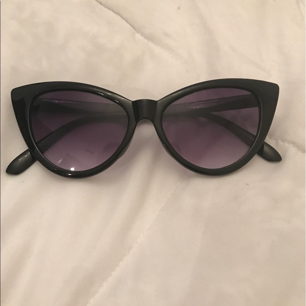 Cat eye sunglasses
