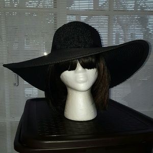 Black Floppy Beach Hat w/Flower.
