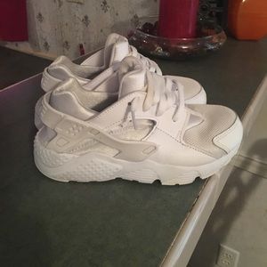 White huaraches Nike