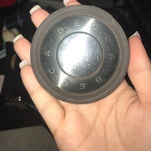 Becca Highlight in champagne pop