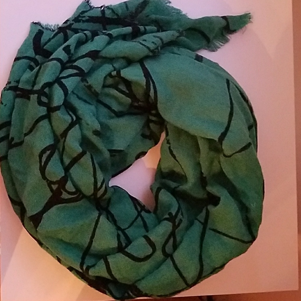 Women's Green Scarf