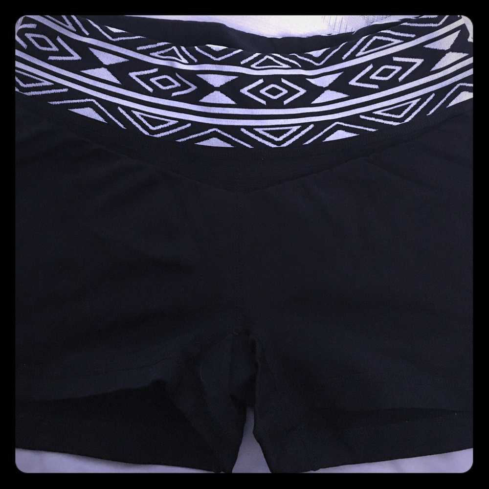BLACK & WHITE SPANDEX WORKOUT SHORTS