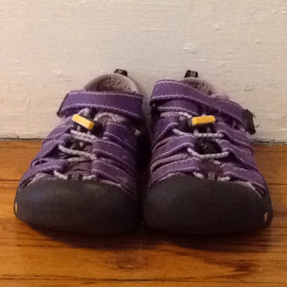 Purple kids keen sandals, size toddler 9.