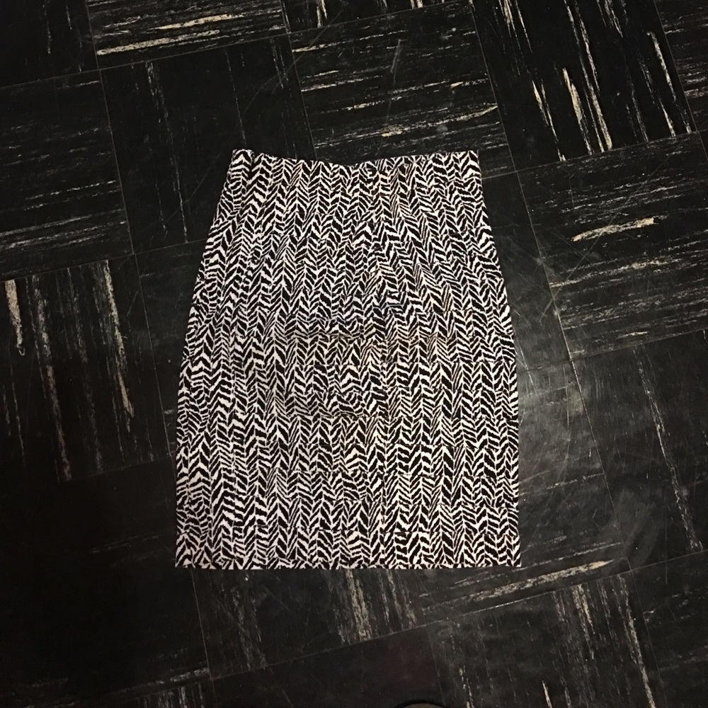 00 Black and White Skirt