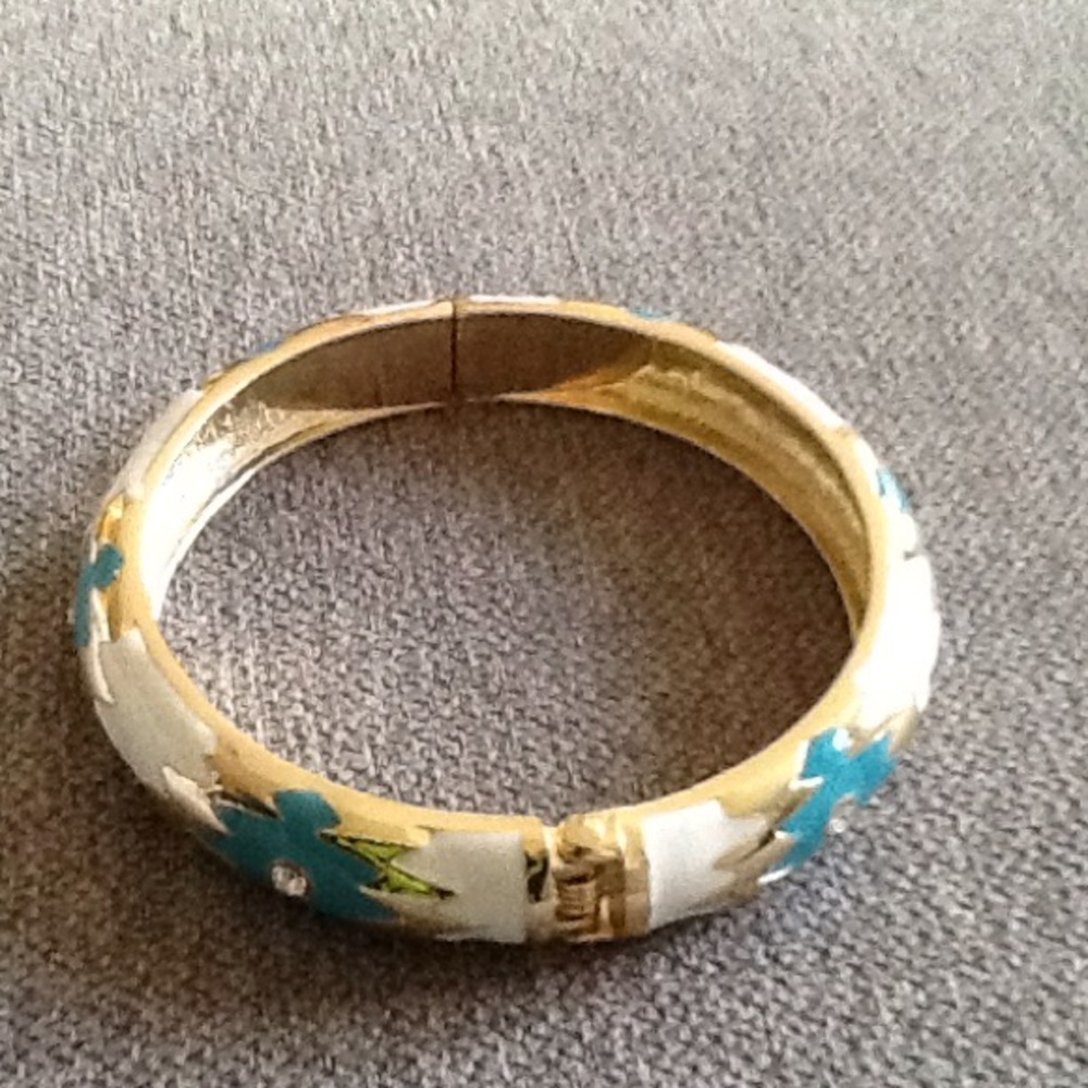 Aztec style bangle bracelet. - Picture 4 of 4
