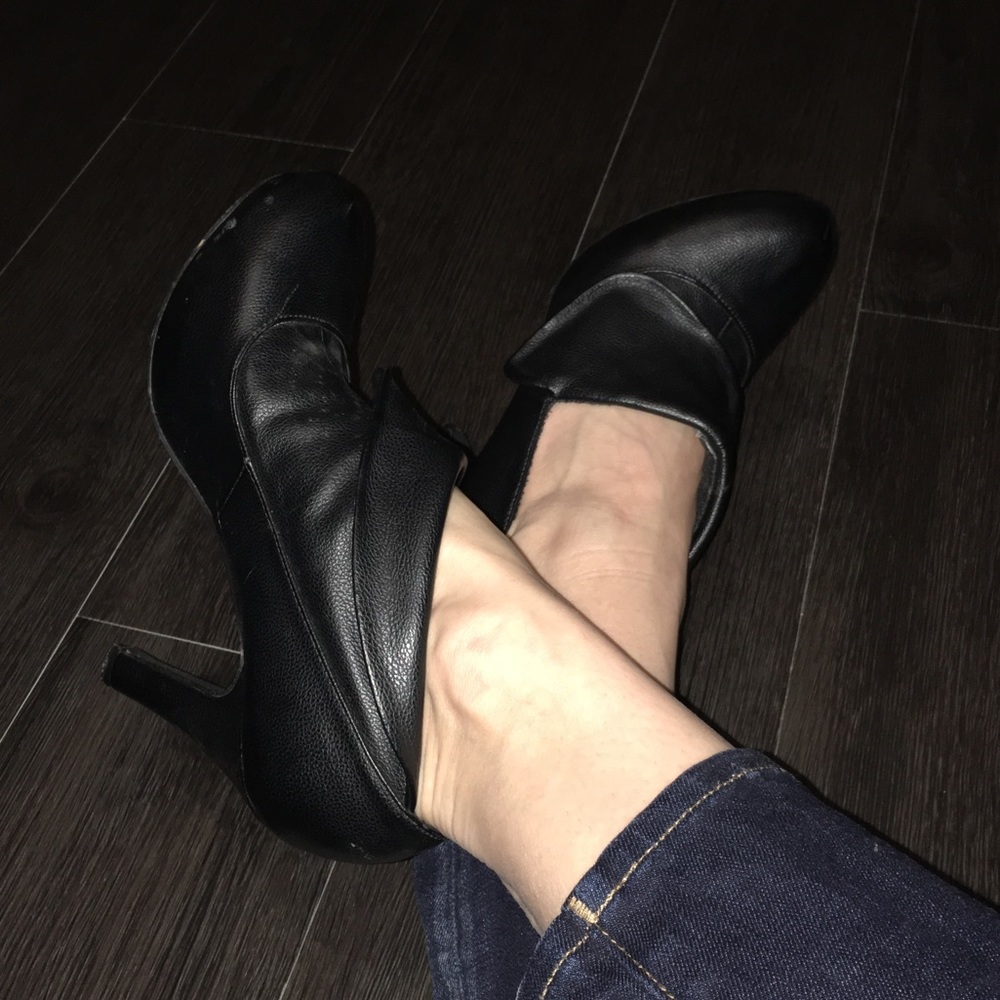 black bootie heel pumps