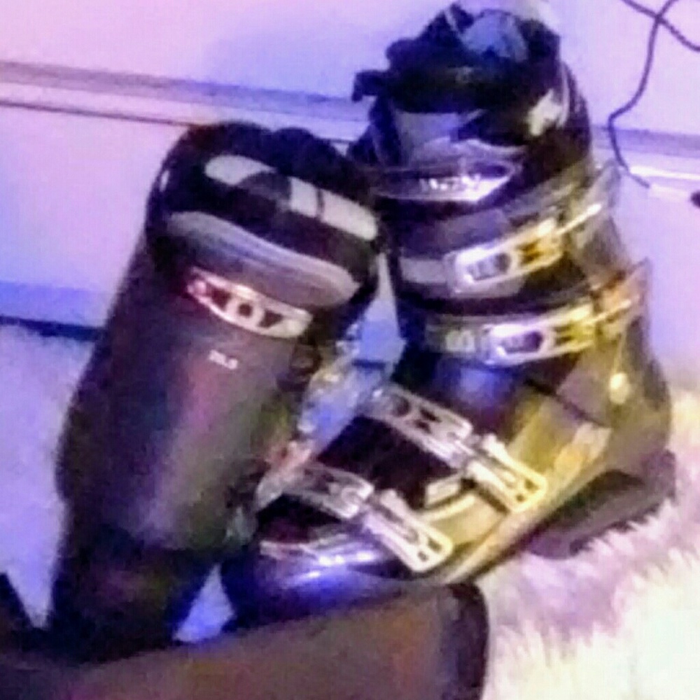 Salmon Mission 5 Ski Boots