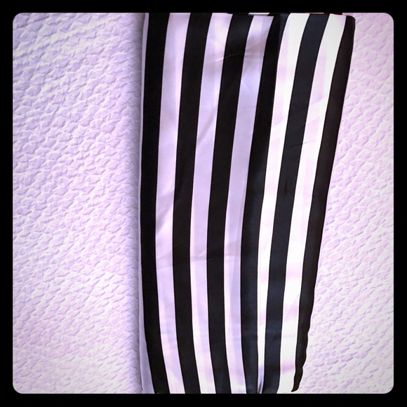 Black and white stripe material - Picture 1 of 8