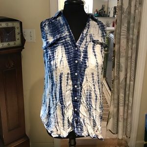 Liz Lange Maternity Button Down Sleeveless Top