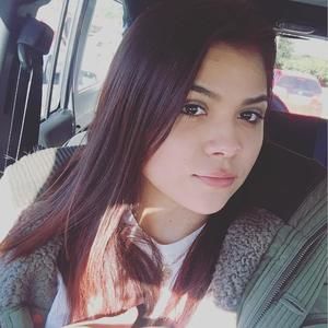 Meet your Posher, Estefania