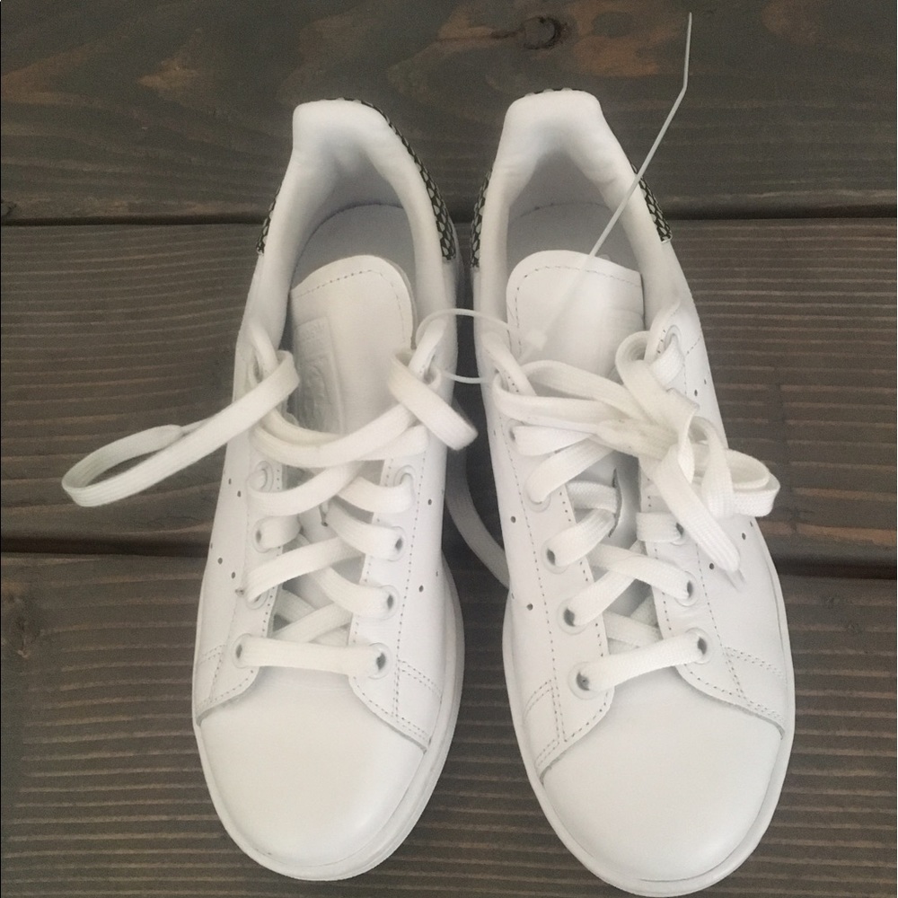 SOLD! White adidas fits like a 6-6 1/2