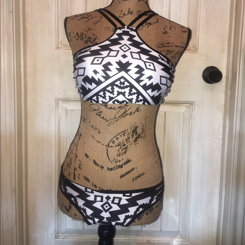 🌺🌺CLEARANCE SALE NWT HALTER BIKINI🌺🛍