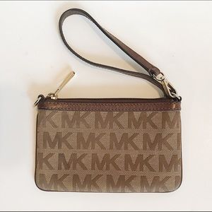 LOWEST❗️Michael Kors Wristlet!