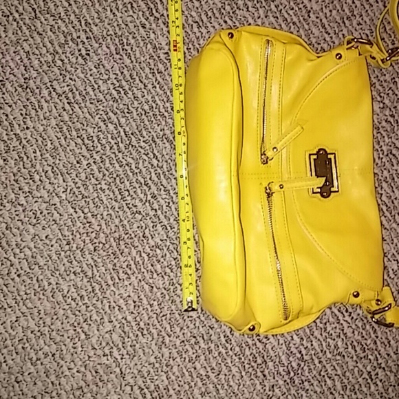 🚫🚫Sold🚫🚫 Nicole Miller Hand Bag - Picture 6 of 7