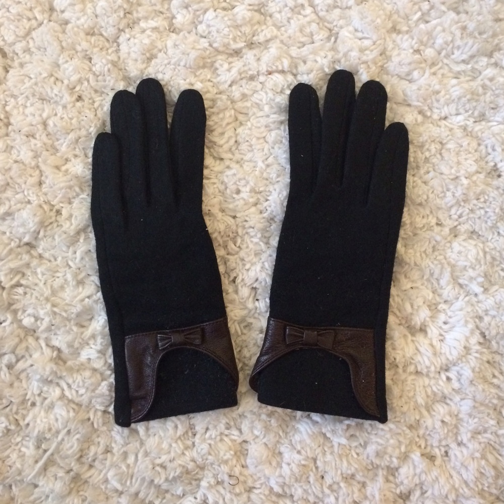 Elegant Leather Bow Detail Gloves
