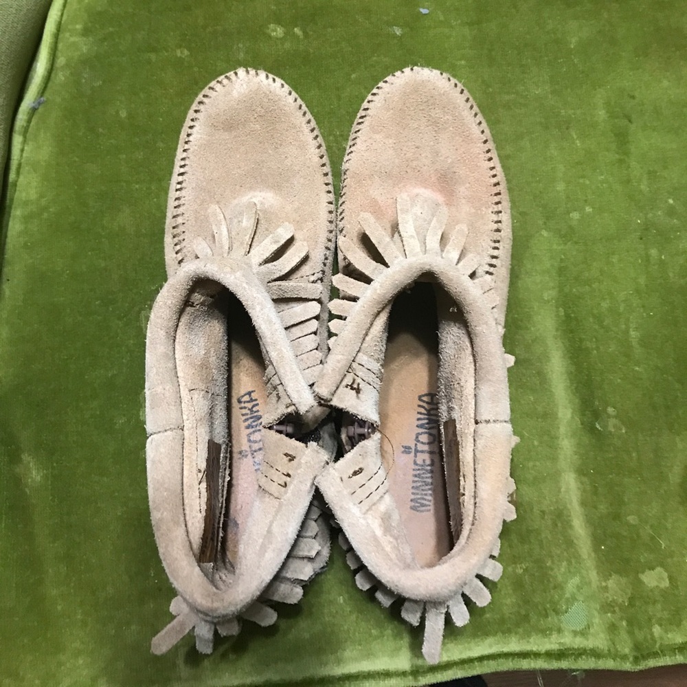 Minnetonka size 6 moccasin boogies