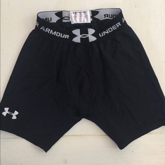 Under armor compression shorts with cup pocket - Picture 1 of 4
