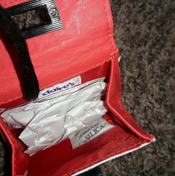 Claires mini nautical striped pin up wristlet - Picture 2 of 3