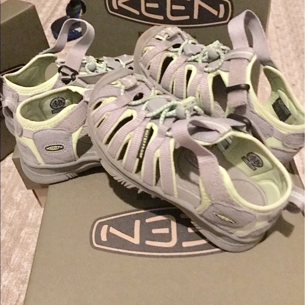 Keen size 10. Excellent condition. Worn 1 time!