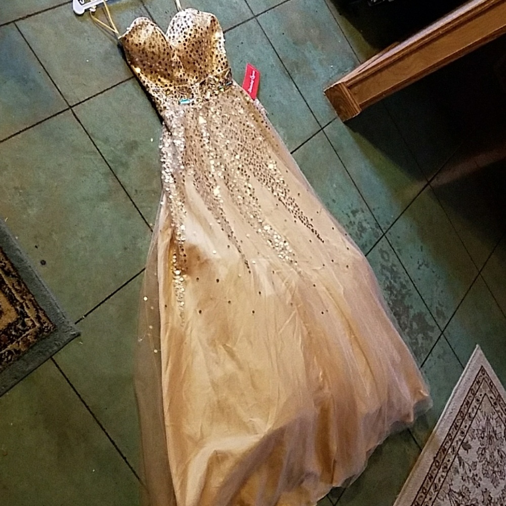 Ball gown,