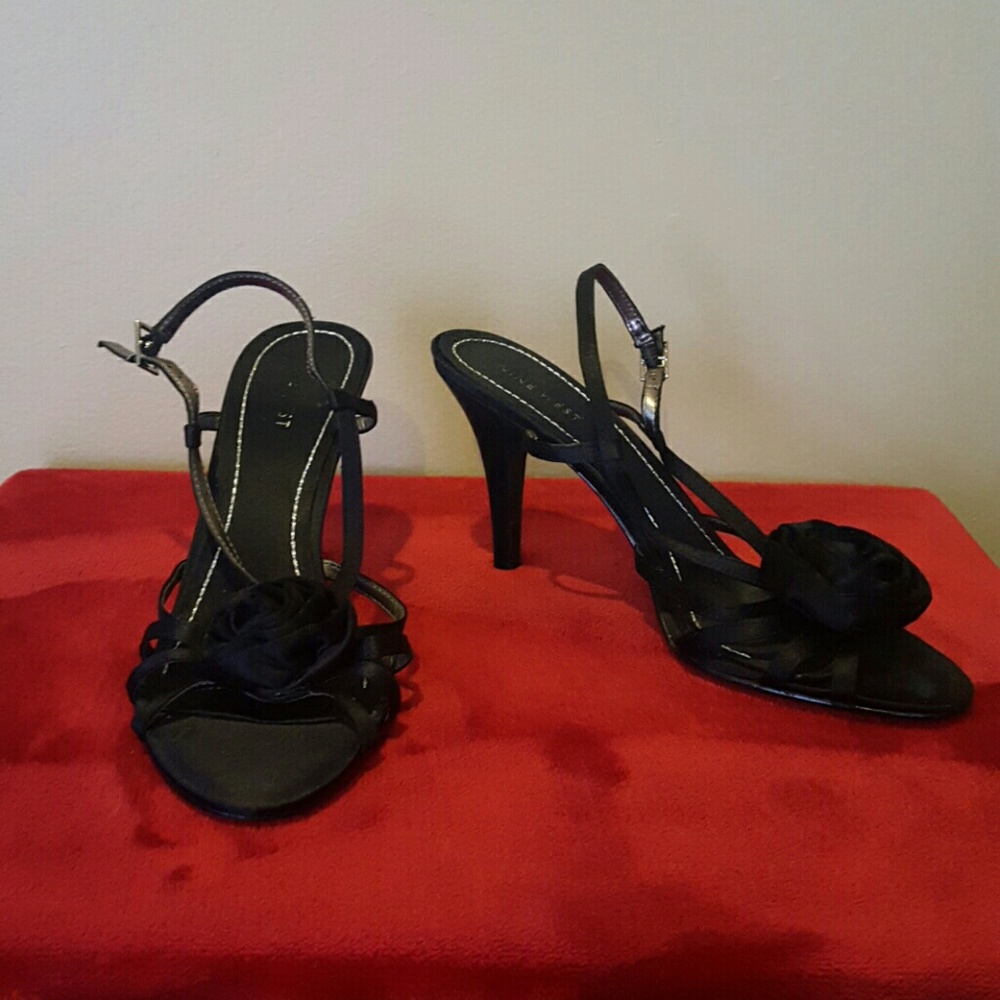 💋Nine West Strappy, Flower Accent, Heels