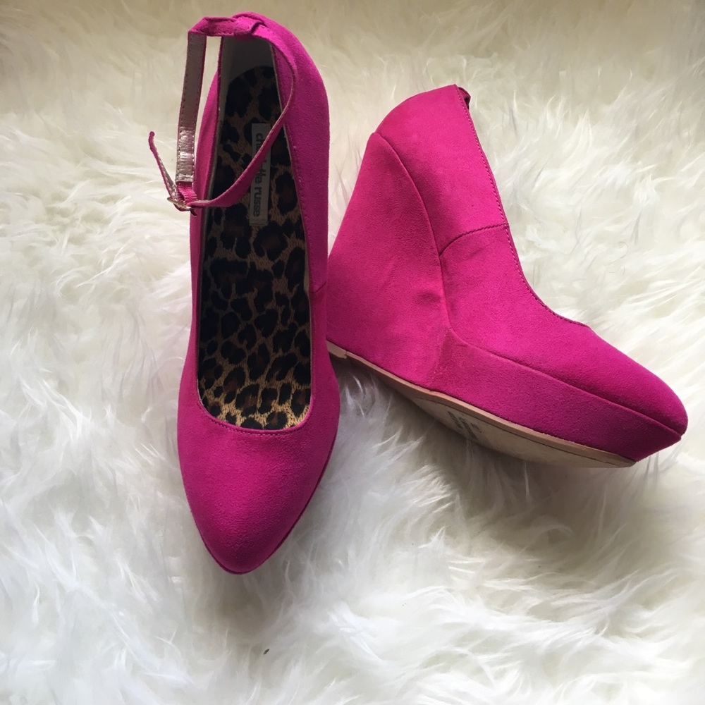 ✨MAKE AN OFFER ✨ Pink wedges