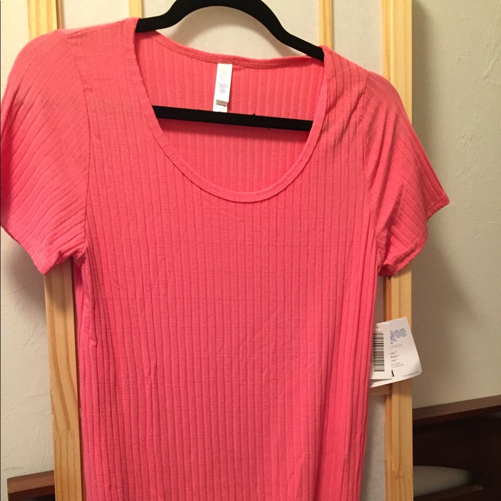 LuLaRoe classic tee medium