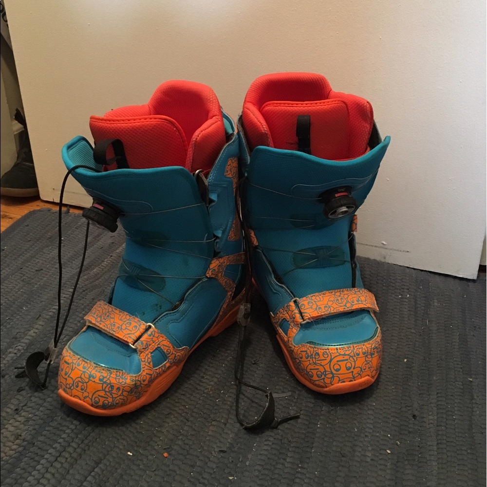 Snowboard boots made by DC