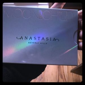 Brand new Anastasia moonchild oalette. Sold out.