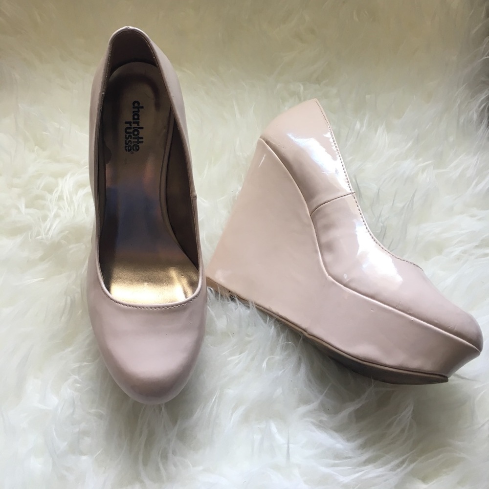 ✨MAKE AN OFFER ✨Nude wedges