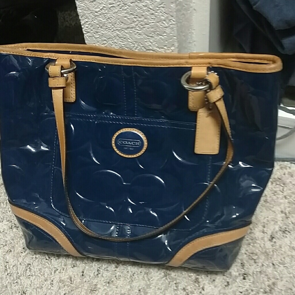 Coach navu purse patent leather